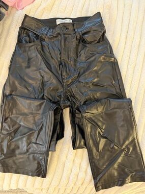 Abercrombie Black Faux Leather High-Rise Pants Size 25 short